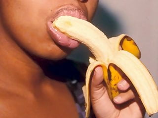 Naughty Ebony Porn: Sexy Girl Eating Banana - SexyButtrfly