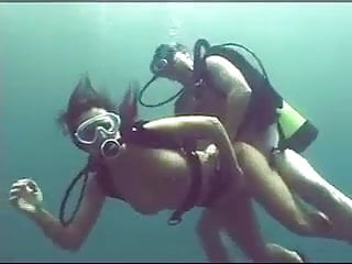 Julia Ann Underwater Porn: Underwater Sex Cum Shot